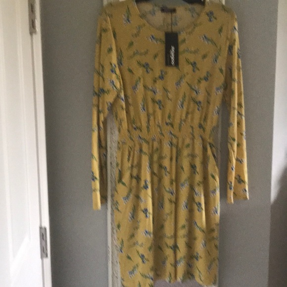 Cute yellow with purple flowers dress $10 - Picture 4 of 4